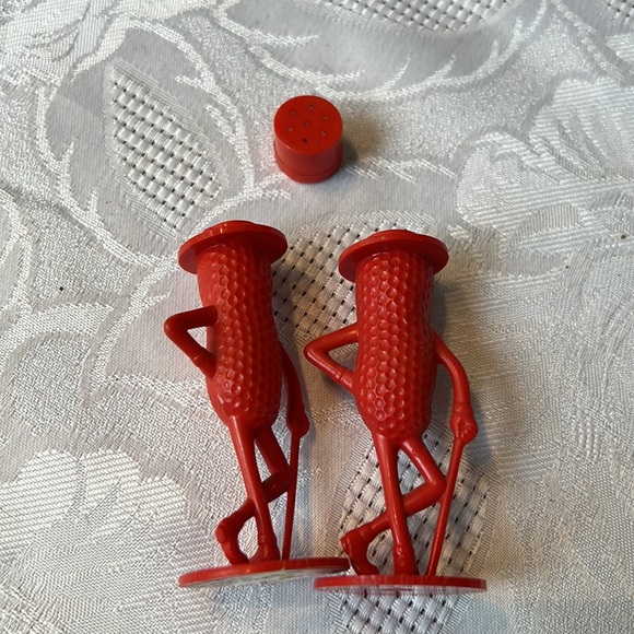 Vintage 1950's Mr.Peanut Salt & Pepper Shakers Planters plastic - Picture 4 of 6